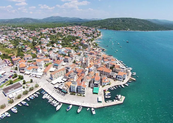 Apartments With A Parking Space Pirovac, Sibenik - 13263