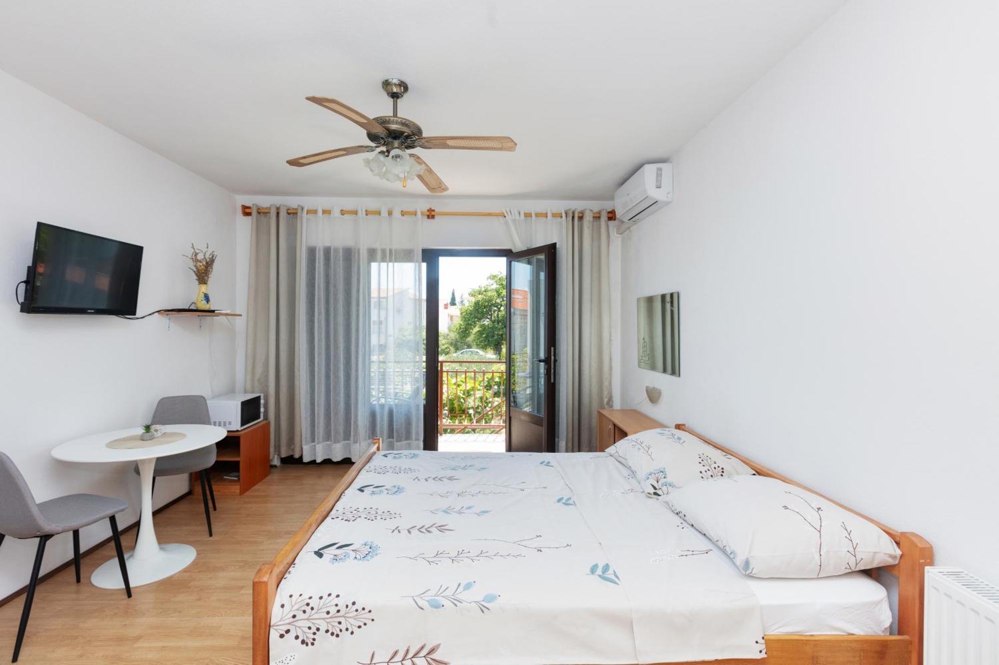 With A Parking Space Pirovac, Sibenik - 13263 Apartment *